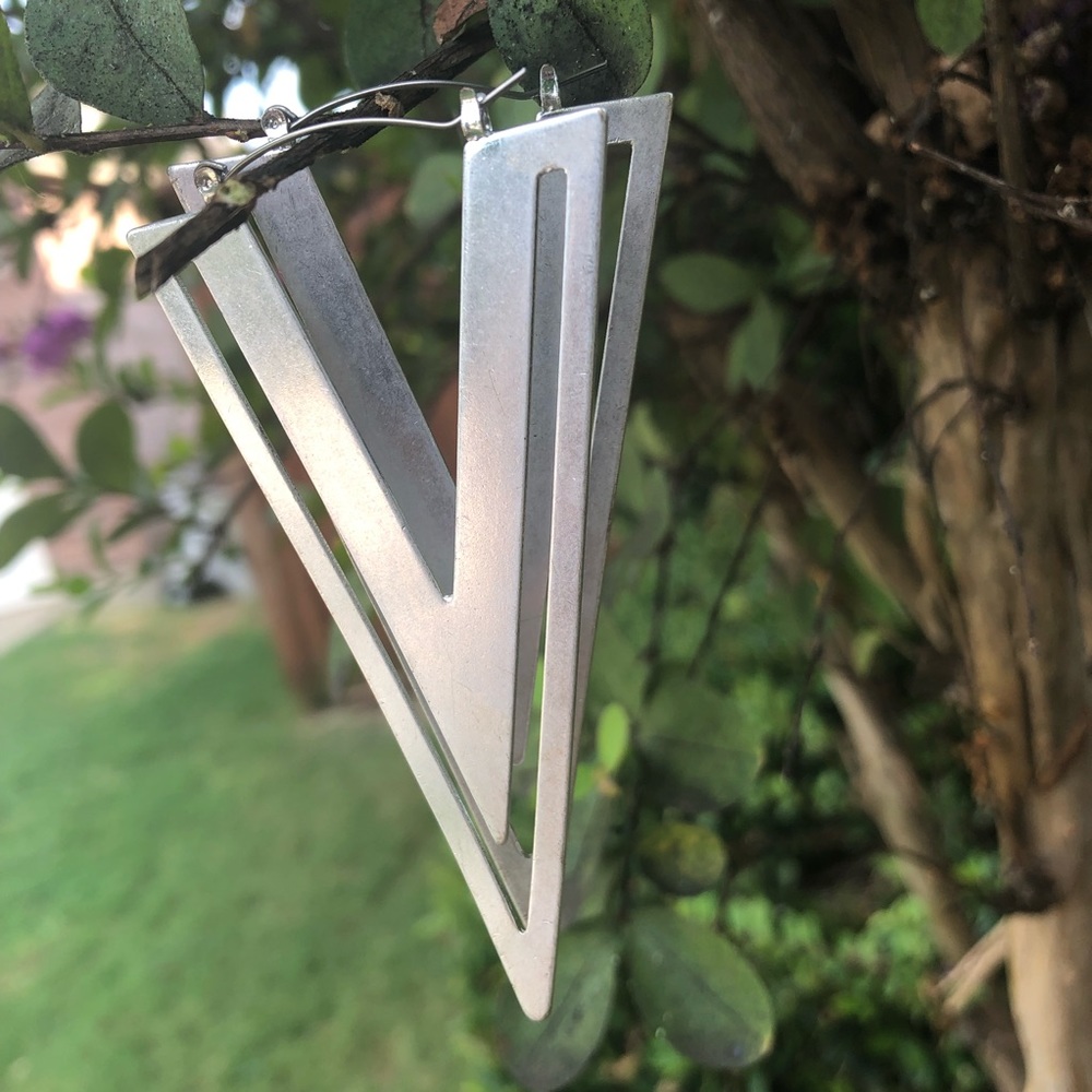 🦹‍♀️’80’s silver triangular earrings